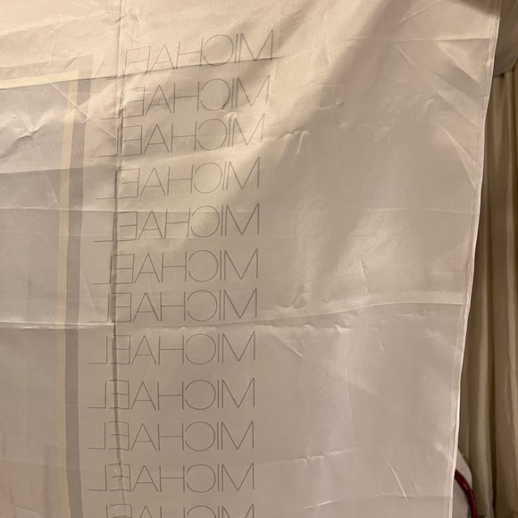 Huge stunning poster size picture of Michael Jackson in yellow nest on fabric - Picture 8 of 10